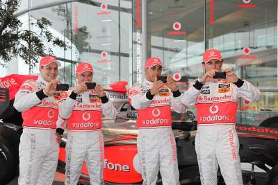 McLaren Mercedes unveils 2009 F1 weapon, Ron Dennis steps down