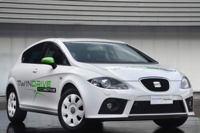SEAT debuts Twin Drive Leon prototype