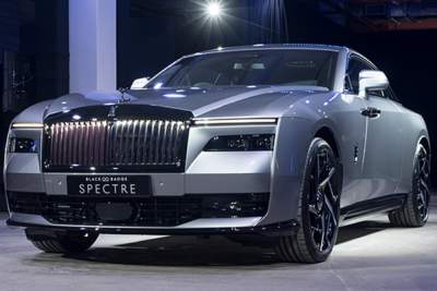 The Rolls-Royce Black Badge Spectre arrives in Singapore
