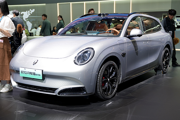 Do all Chinese cars look the same? Or is it just me...?