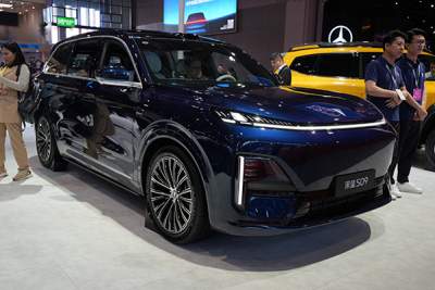 Deepal S09, six-seater luxury SUV, debuts at Auto Shanghai