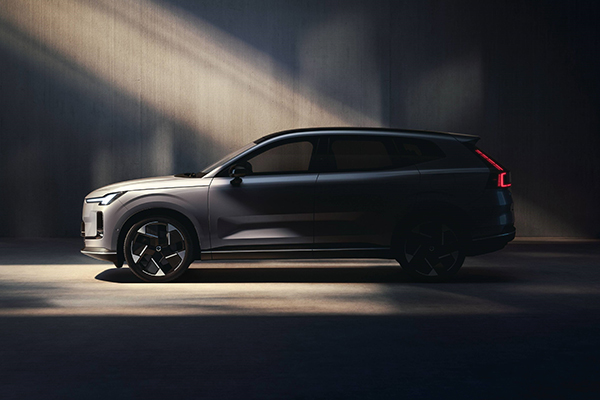 Volvo announces new XC70, its first-ever extended-range PHEV