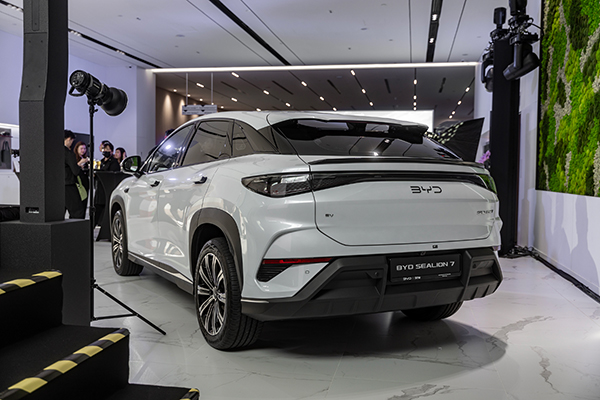 explore new car guides image