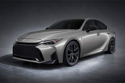 Lexus updates IS model with two variants