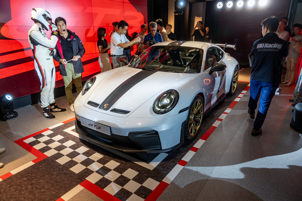 Porsche 911 GT3 roars into Singapore