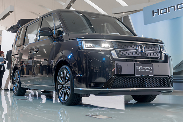 Kah Motor launches Honda StepWGN Hybrid in Singapore