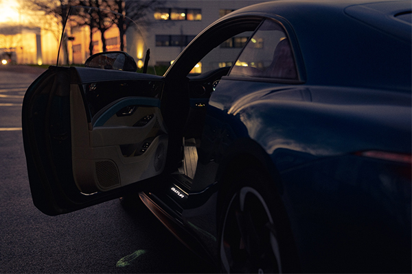 Bentley Mulliner now offers bespoke animated welcome lamps
