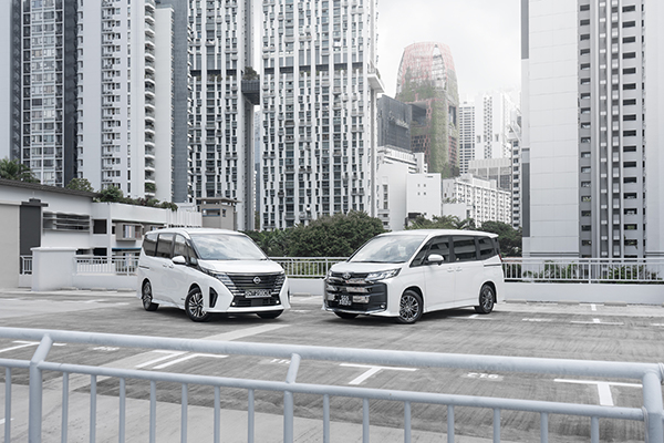 Toyota Noah Hybrid vs Nissan Serena e-POWER
