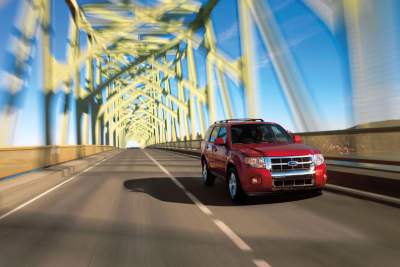 2010 Ford Escape add new safety technologies with leading crash ratings