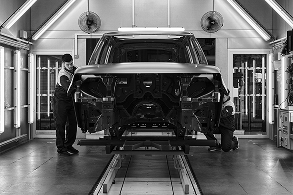 Range Rover develops new paint finish for bespoke clients