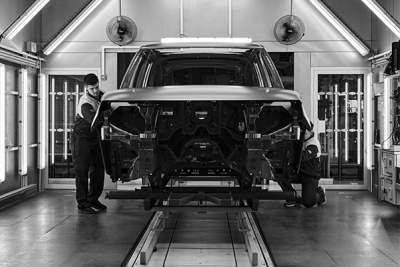 Range Rover develops new paint finish for bespoke clients