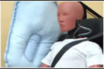 World's first rear-seat centre airbag developed by Toyota