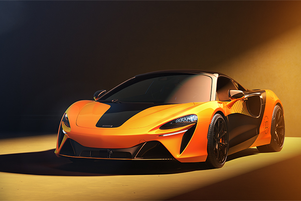 McLaren celebrates victory with special Artura Spider model