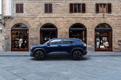 Suzuki celebrates sales start of e VITARA in India