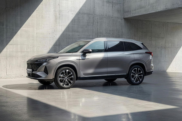 MG unveils its first seven-seat SUV: The MGS9 PHEV