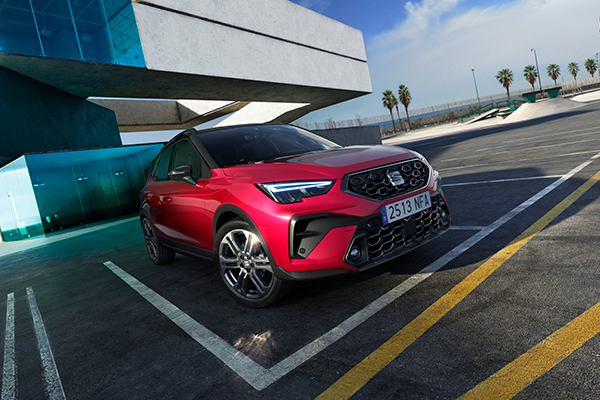 Seat refreshes two new models with new vibrant colours