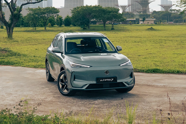 Proton celebrates 100 e.MAS 7 deliveries in Singapore