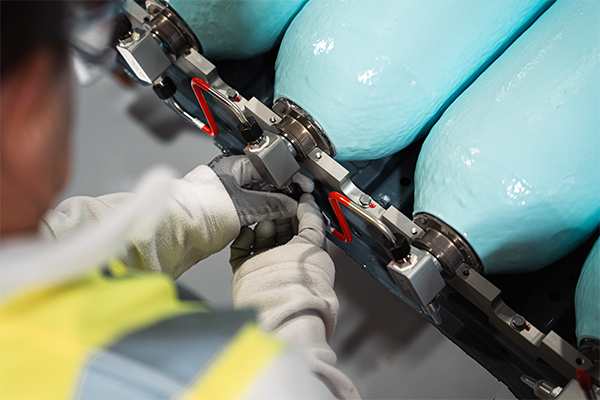 BMW Group adopts hydrogen tank tech for future model