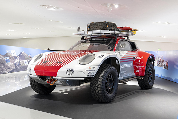 World record off-road Porsche 911s displayed at museum