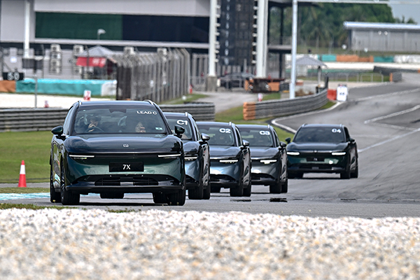 explore new car guides image