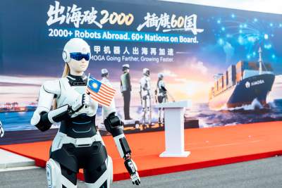 Robots are finding a place in car showrooms