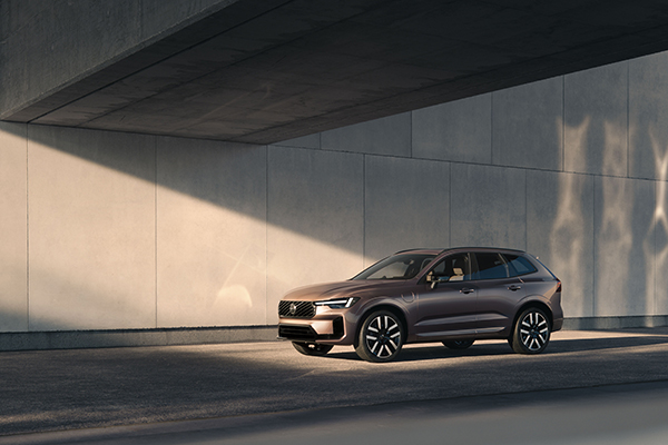 The Volvo XC60 and XC90 gain long-range hybrid power