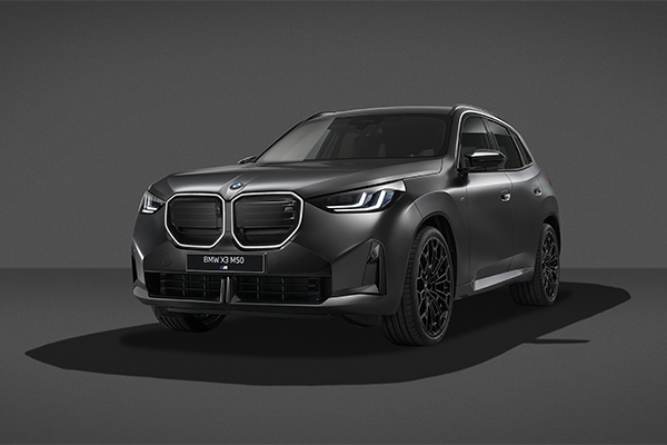 The BMW X3 M50 xDrive gets darker and faster