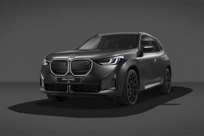 The BMW X3 M50 xDrive gets darker and faster