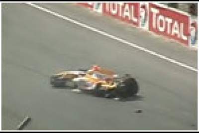 Dubai rally legend wrecks Renault F1 car