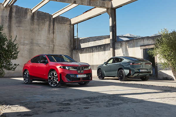 The all-new BMW iX4 brings "coupe flair" to the Neue Klasse