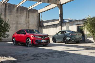 The all-new BMW iX4 brings "coupe flair" to the Neue Klasse