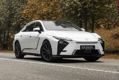 Lexus ES350h Hybrid Review