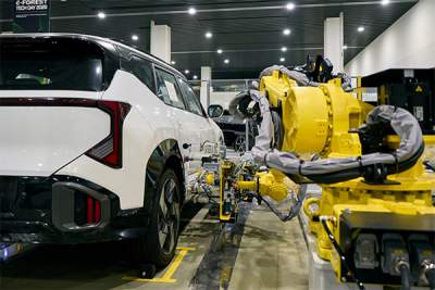 Kia and Hyundai put factories on software