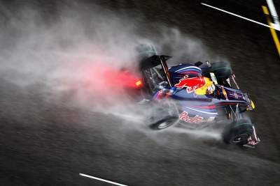 Young Vettel shines in rain-soaked Chinese GP, ending Brawn's dominance