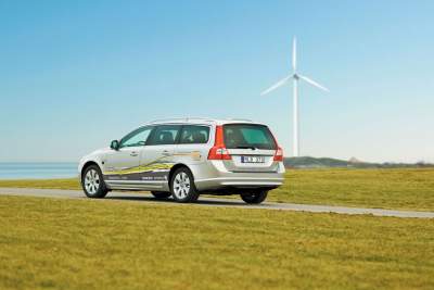 Volvo goes big on plug-in hybrids