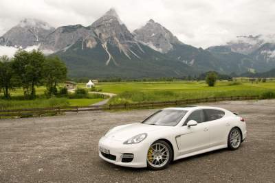 Porsche Panamera sets new Nurburgring record
