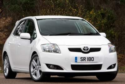 Toyota confirms hybrid Auris