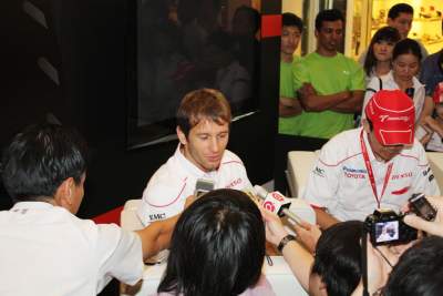 Jarno Trulli makes a visit to ION Orchard