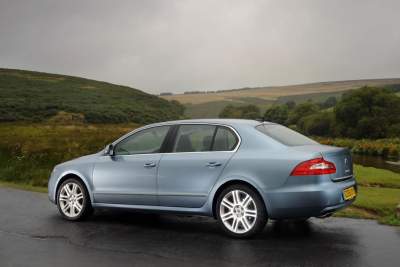 Skoda Superb honoured in Towcar of the Year awards 2010