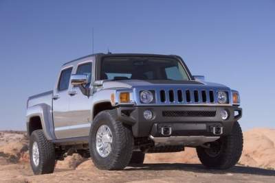 Hummer reveals the new H3 and H3T