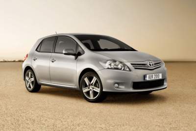 Toyota Auris gets a facelift and new hybrid version for 2010