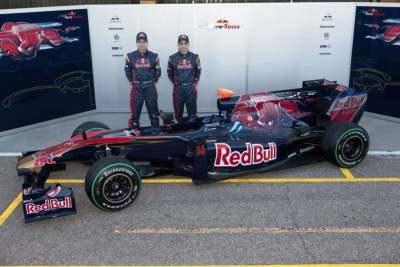 Toro Rosso unveils the STR5 Formula One car