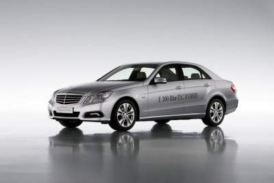 Mercedes-Benz previews its first diesel hybrid with the E300 BlueTec