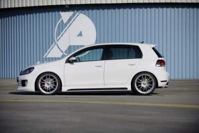Volkswagen Golf GTI gets new styling kit from Rieger