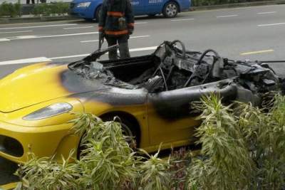 Ferrari F430 catches fire along Stamford Road