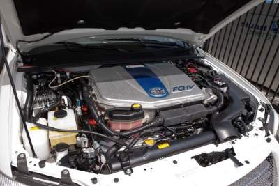 Toyota on course to launch hydrogen-powered saloon by 2015