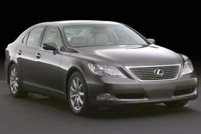 Lexus trumps Mercedes-Benz as the top selling premium brand in the US