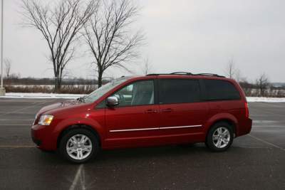 Chrysler recalls 285,000 MPVs due to fire risk