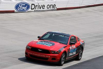 2011 Ford Mustang's 305 bhp averages 5.82 l/100 km