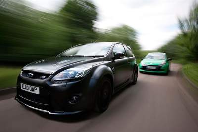 Focus RS500 goes up against the Renault Clio Cup!